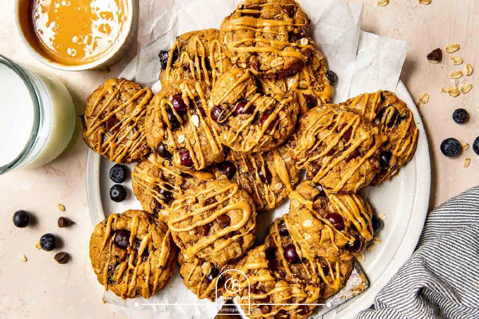 طرز تهیه شیرینی بادام زمینی و زغال اخته