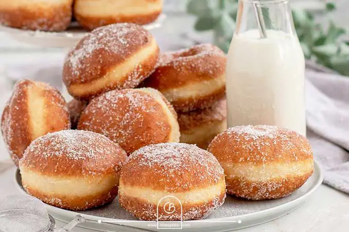 طرز تهیه پیراشکی کرم‌دار ایتالیایی