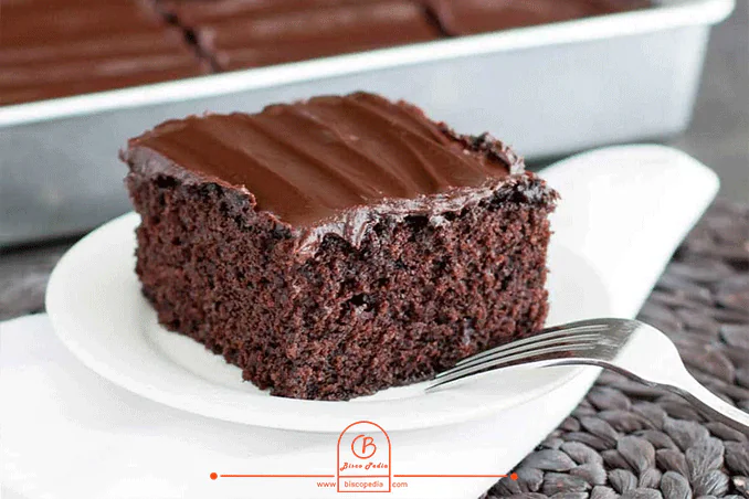 طرز تهیه کیک دیوانه شکلاتی بدون تخم‌مرغ و شیر