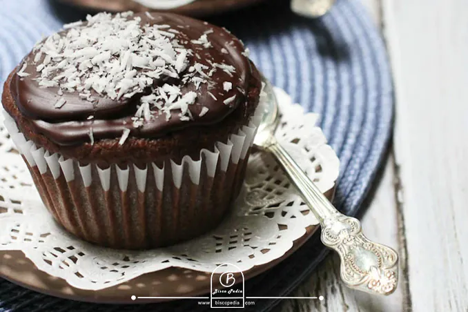 طرز تهیه کاپ کیک شکلاتی با مغز نارگیل