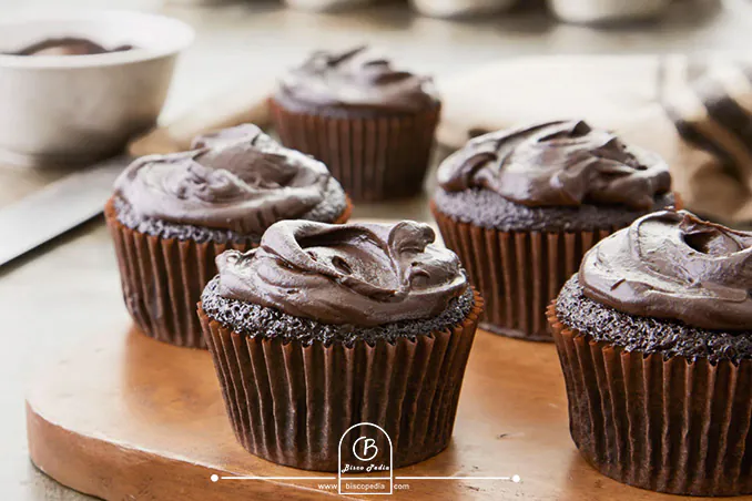 طرز تهیه کیک یزدی کاکائویی در 5 مرحله آسان