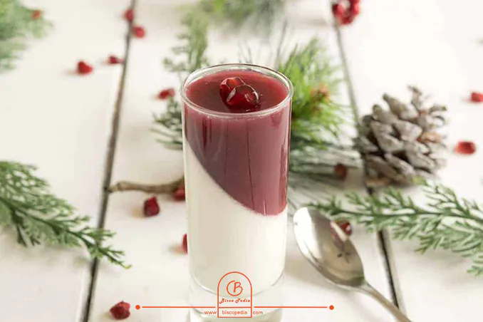 طرز تهیه پاناکوتا وانیلی با ژله انار؛ دسر ویژه شب یلدا