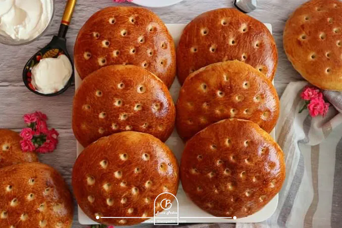 طرز تهیه نان خامه ترش خوشمزه و متفاوت