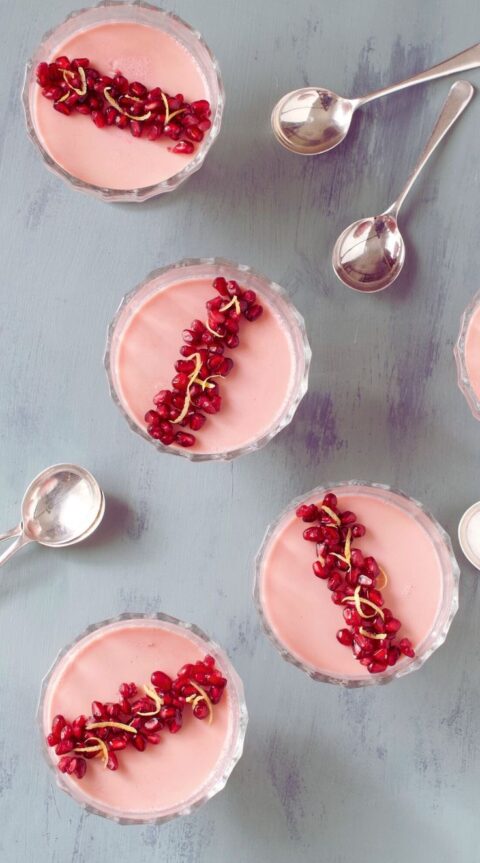 طرز تهیه فرنی انار برای روزهای سرد سال